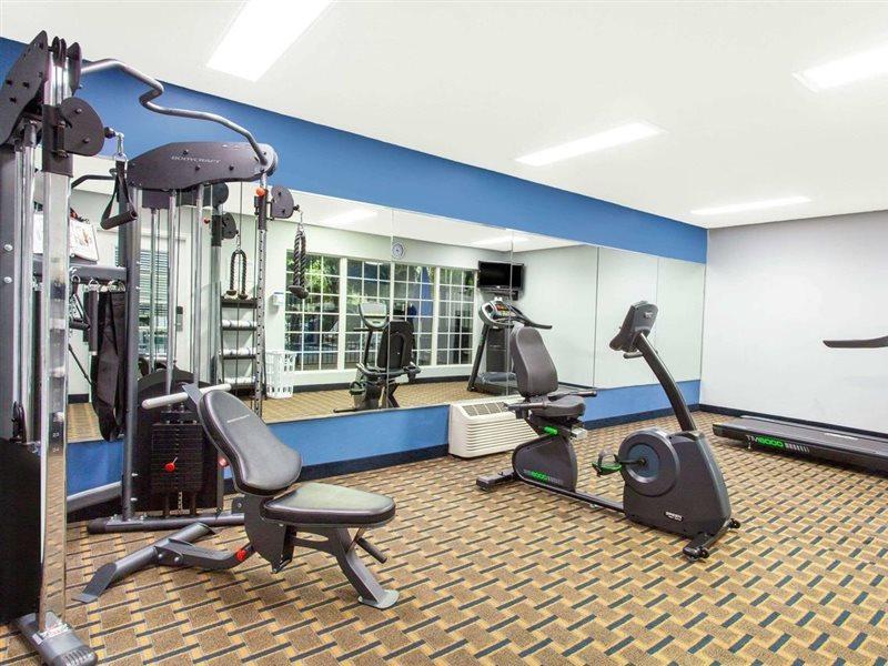 Baymont By Wyndham Jacksonville/Butler Blvd Екстериор снимка