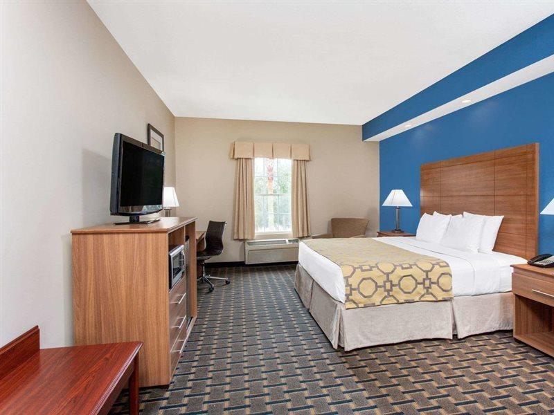 Baymont By Wyndham Jacksonville/Butler Blvd Екстериор снимка