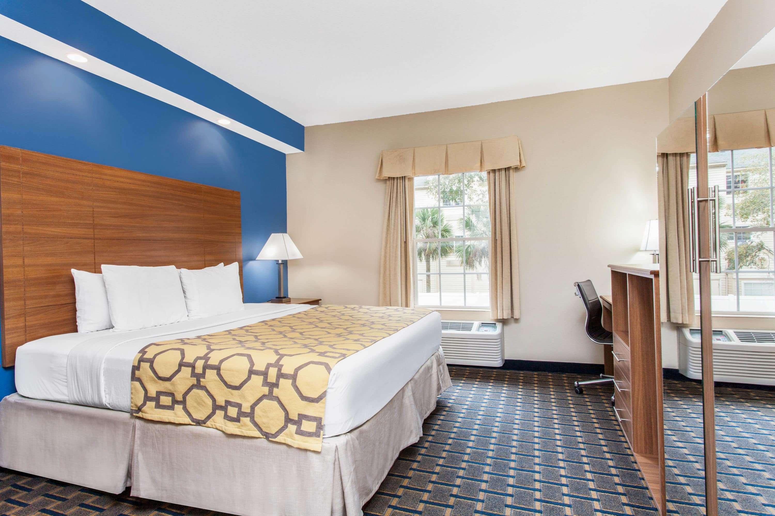 Baymont By Wyndham Jacksonville/Butler Blvd Екстериор снимка