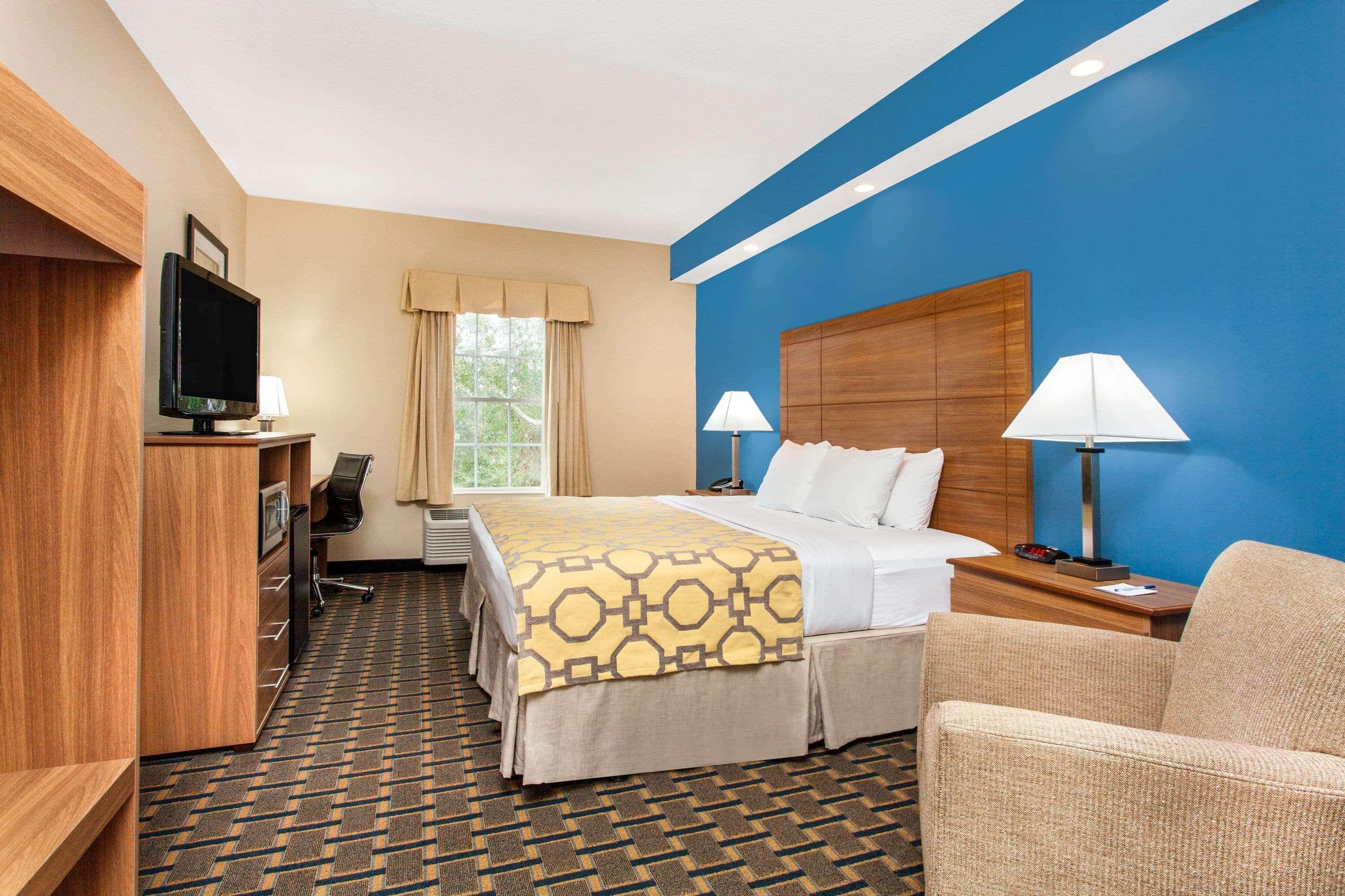Baymont By Wyndham Jacksonville/Butler Blvd Екстериор снимка