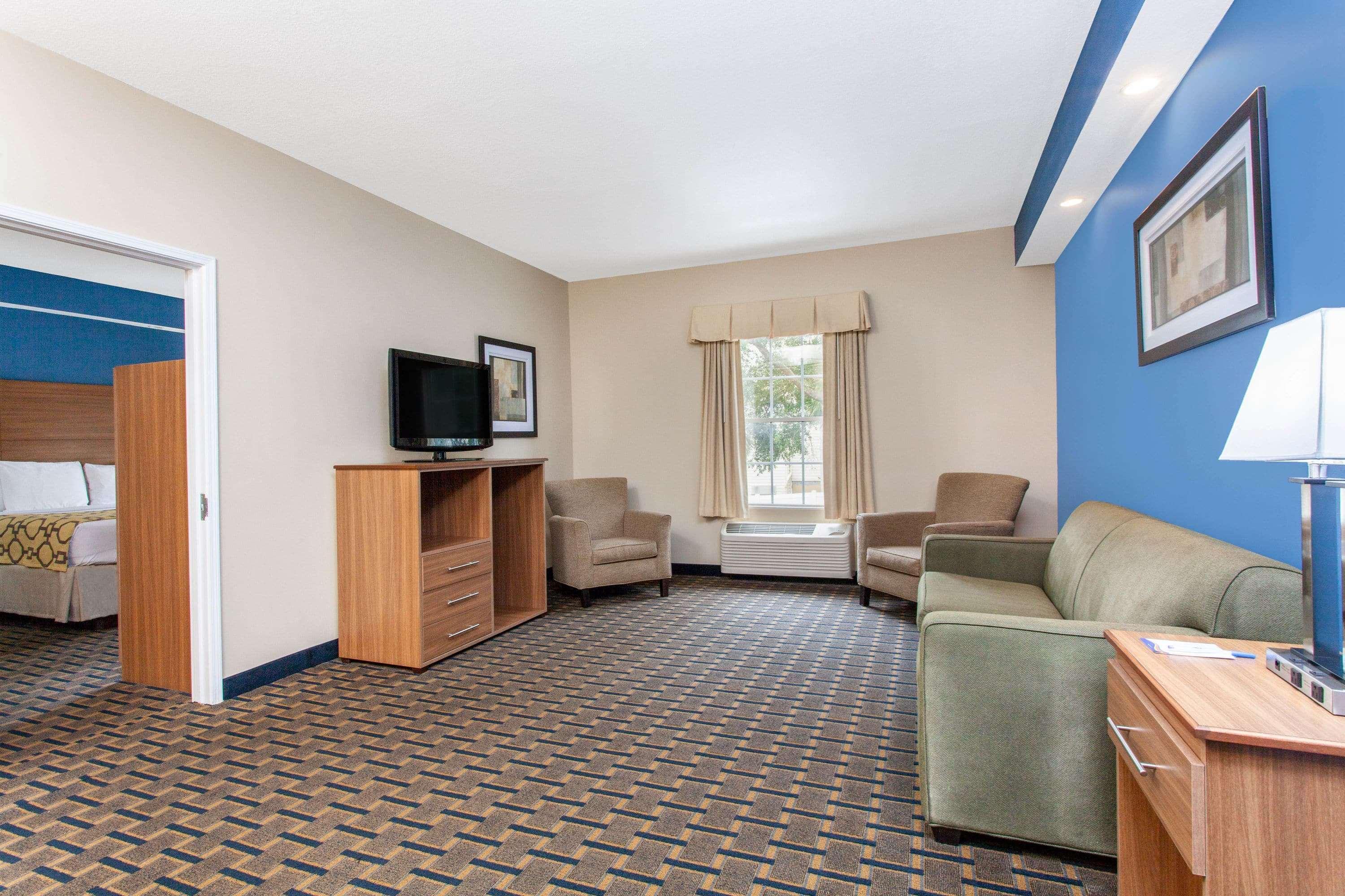 Baymont By Wyndham Jacksonville/Butler Blvd Екстериор снимка